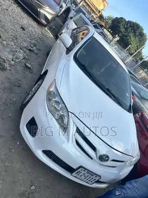 Toyota Corolla LE 4dr Sedan (1.8L 4cyl 4A) 2012 White