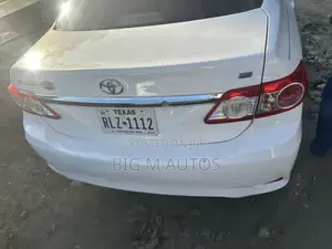 Toyota Corolla LE 4dr Sedan (1.8L 4cyl 4A) 2012 White