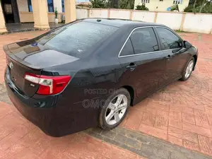 Toyota Camry SE Sport 4dr Sedan w/Prod. End 11/13 (2.5L 4cyl 6A) 2014