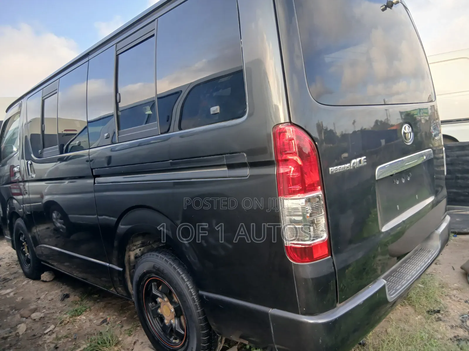 Toyota HiAce 2014 Black
