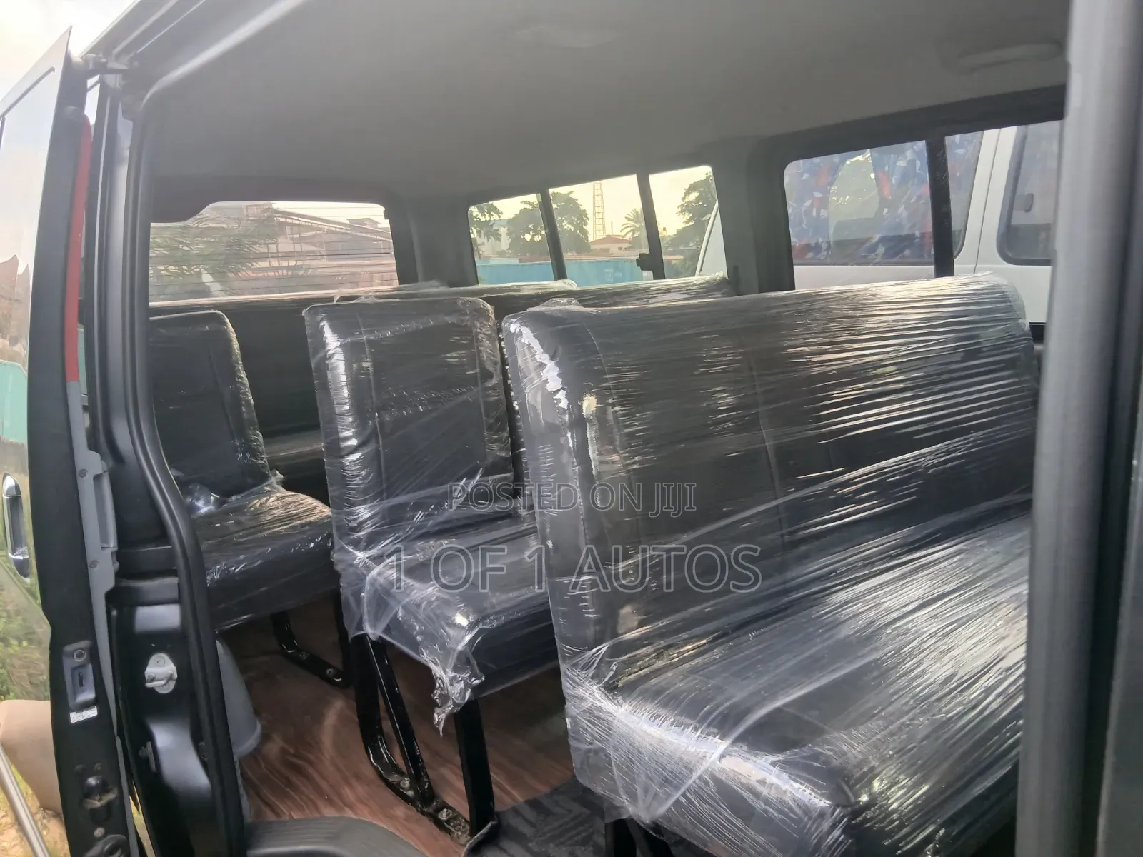 Toyota HiAce 2014 Black
