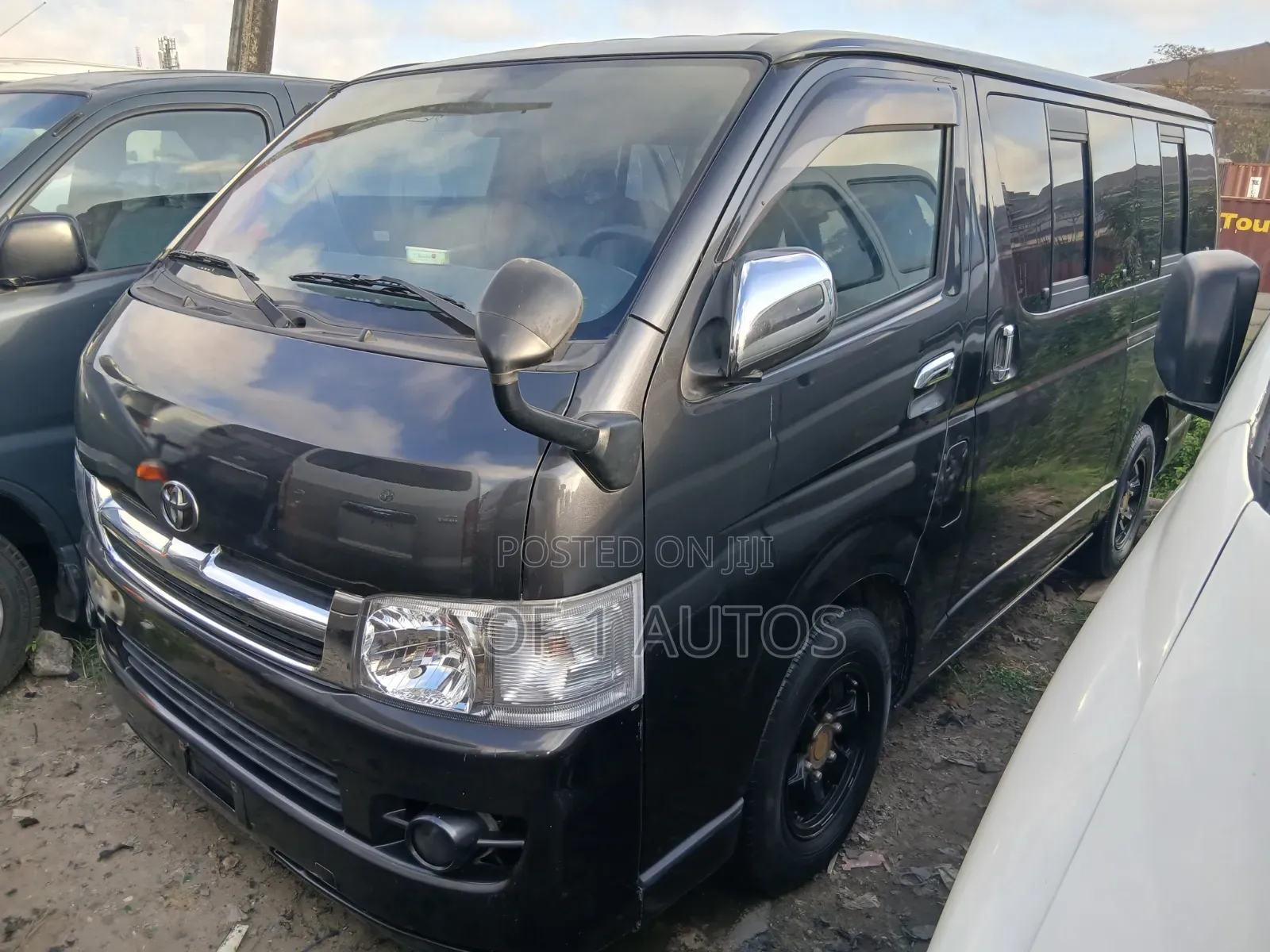 Toyota HiAce 2014 Black