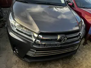 Toyota Highlander XLE V6 4x4 (3.5L 6cyl 6A) 2016 Gray