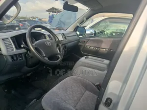 Toyota HiAce 2012 Silver
