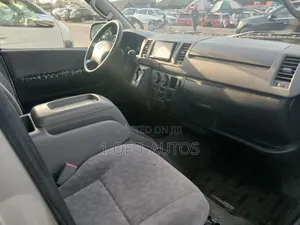 Toyota HiAce 2012 Silver