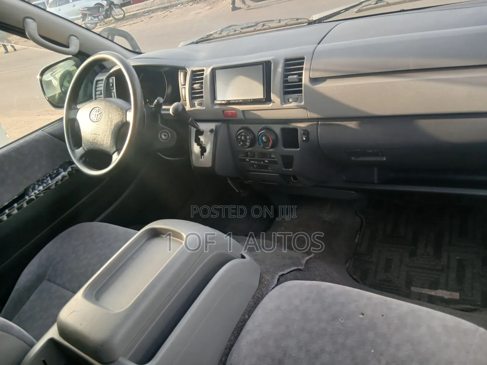 Toyota HiAce 2012 Silver