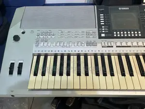 Yamaha Keyboard PSR-S710 With USB External Beats