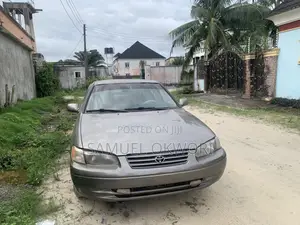 Toyota Camry LE 4dr Sedan (2.2L 4cyl 4A) 2001 Gray