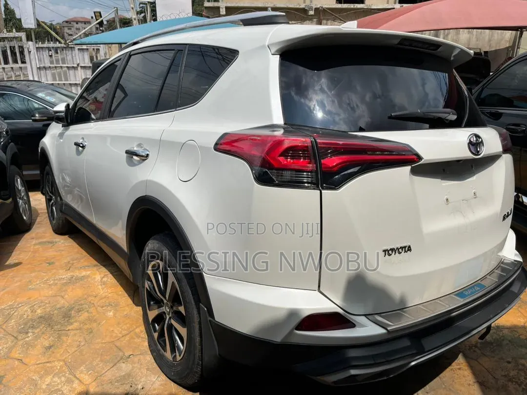 Toyota RAV4 2020 White