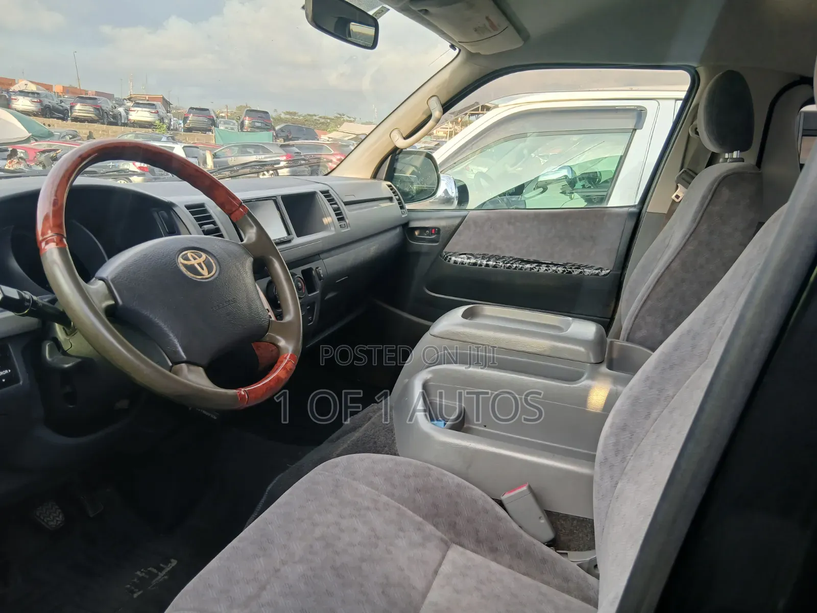 Toyota HiAce 2012 Black
