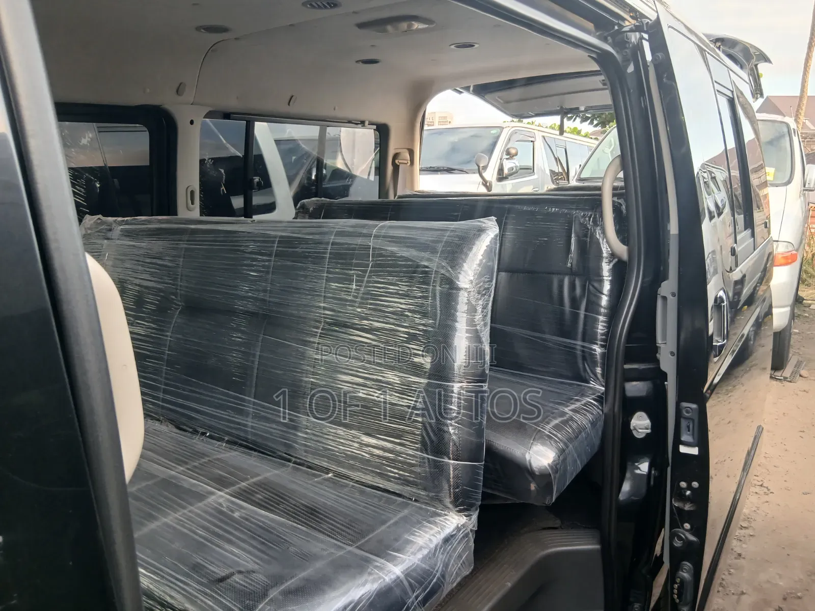 Toyota HiAce 2012 Black
