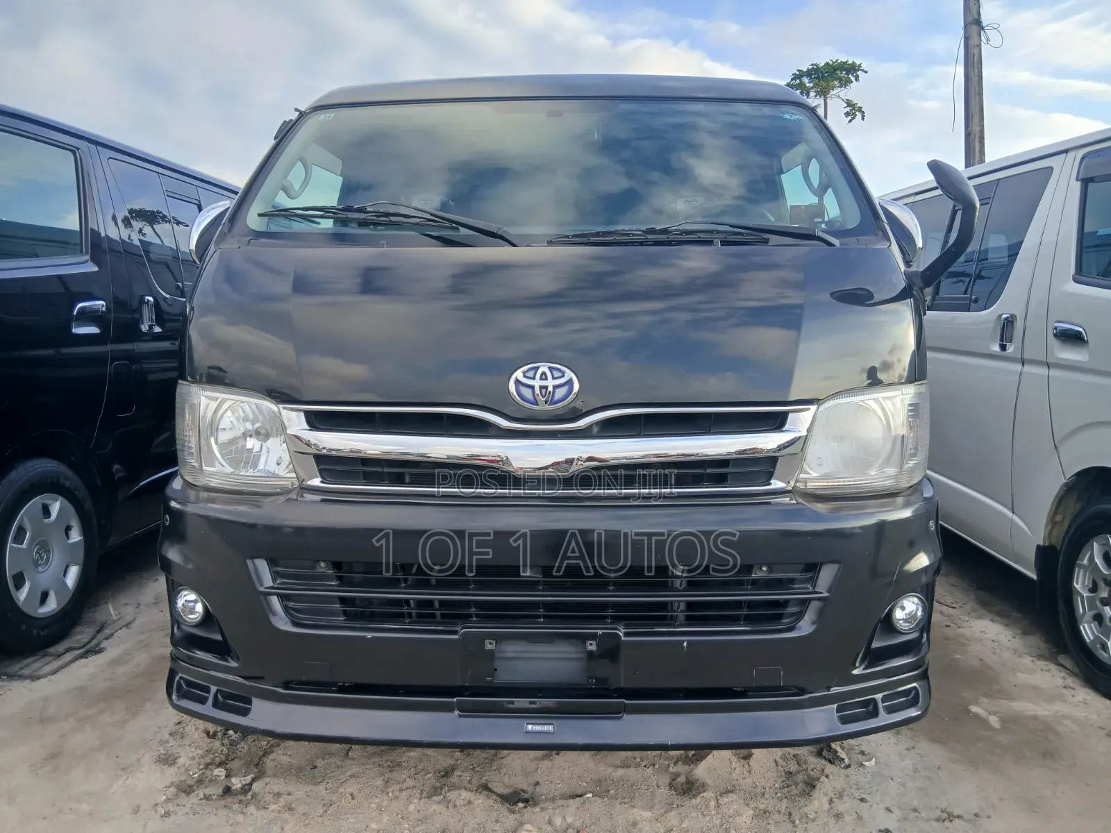 Toyota HiAce 2012 Black