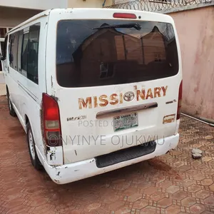 Toyota HiAce 2012 White
