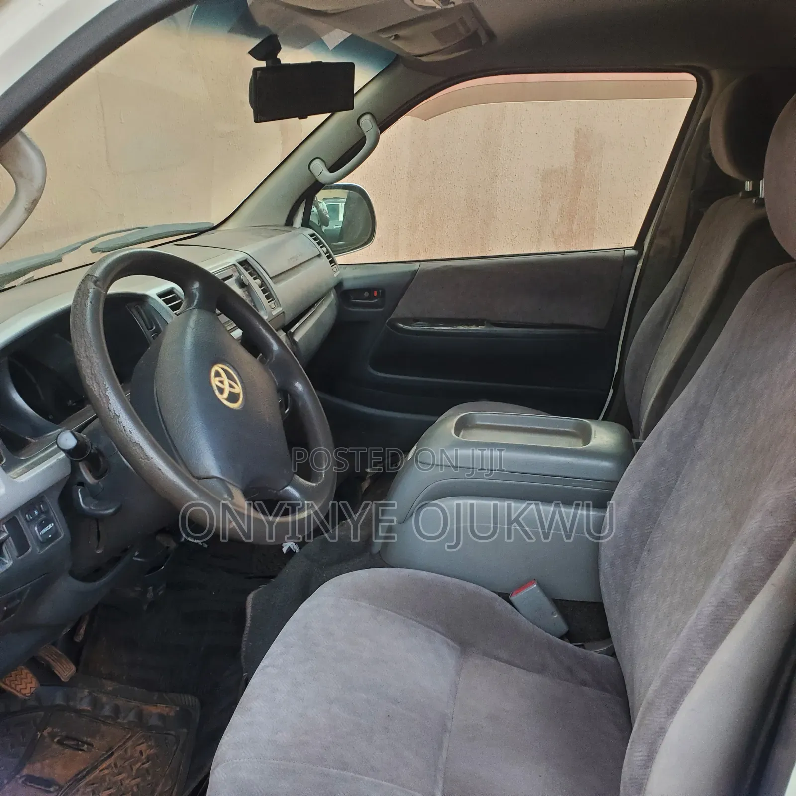 Toyota HiAce 2012 White