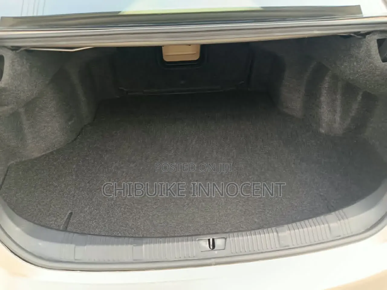 Toyota Avalon 2018 Gold