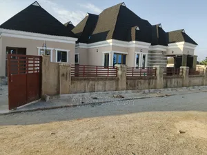 4bdrm Bungalow in Cooperative Estate, Ayobo for sale