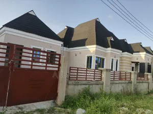 4bdrm Bungalow in Cooperative Estate, Ayobo for sale
