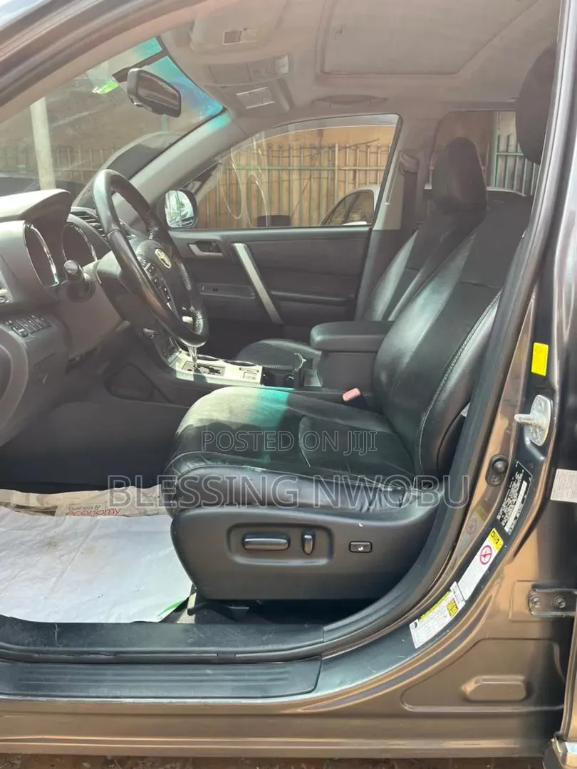 Toyota Highlander 2012 Gray