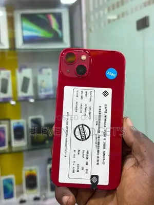 Apple iPhone 13 128 GB Red