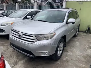 Toyota Highlander SE 2012 Silver