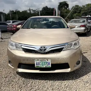 Toyota Camry LE 4dr Sedan (2.5L 4cyl 6A) 2012 Gold