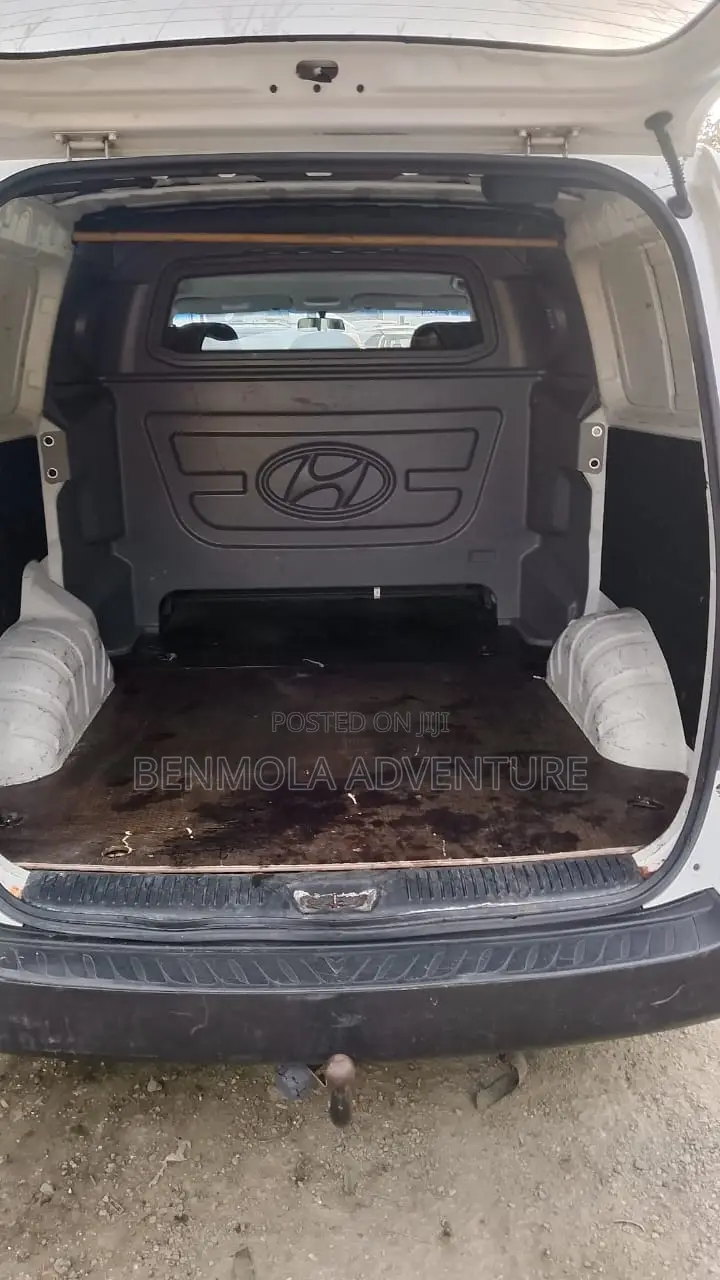 Hyundai H1 2009 White