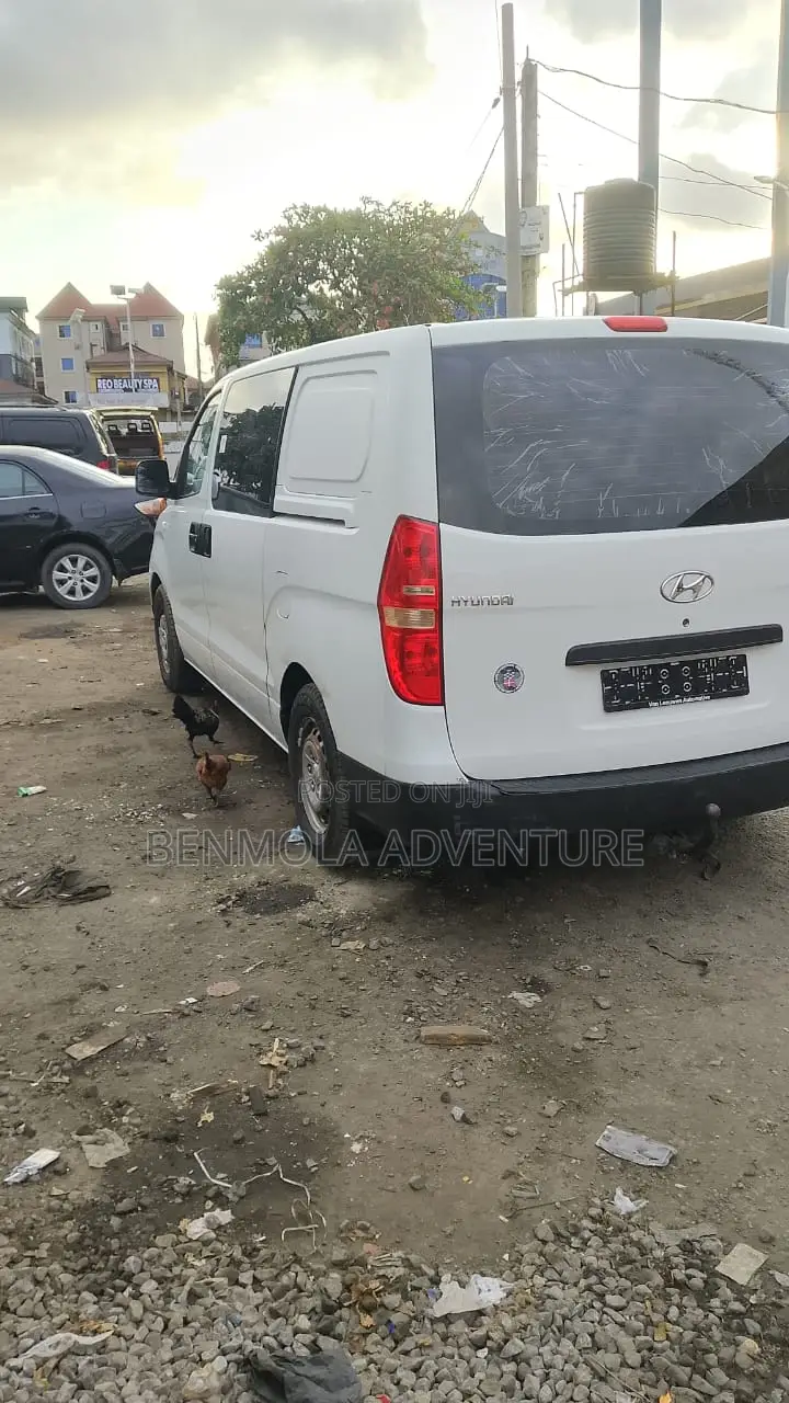 Hyundai H1 2009 White