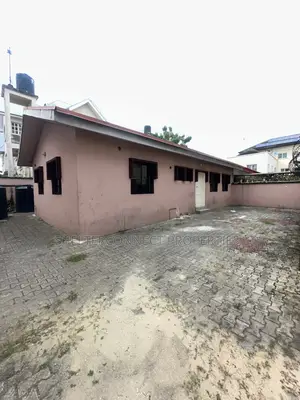 3bdrm Bungalow in Lekki Phase 1 for rent