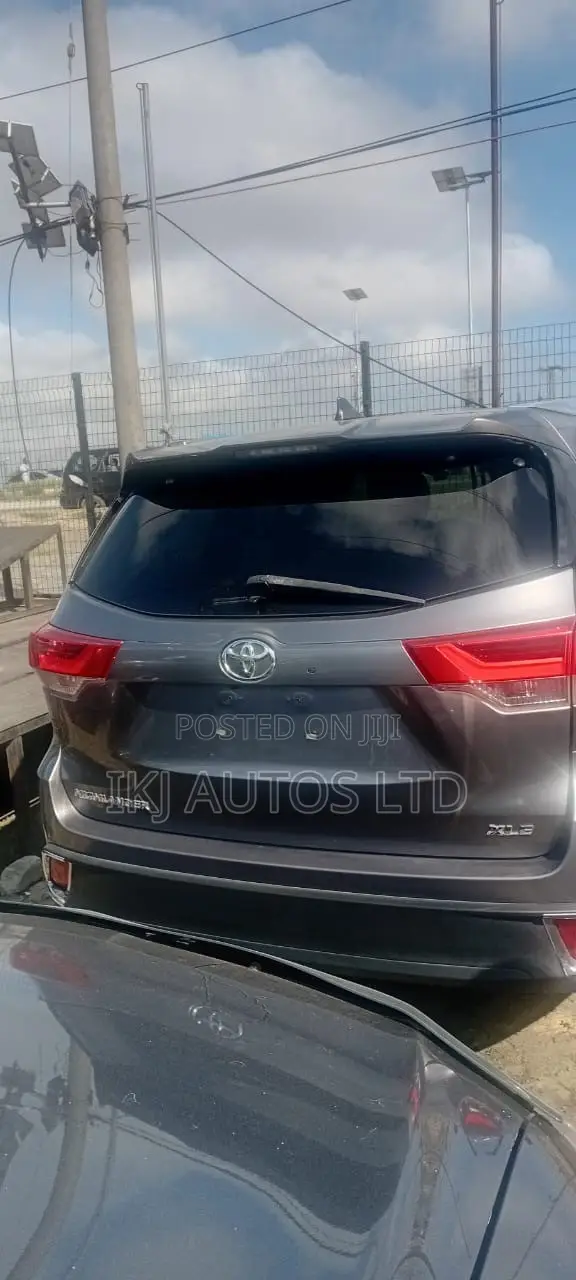 Toyota Highlander 2018 Beige