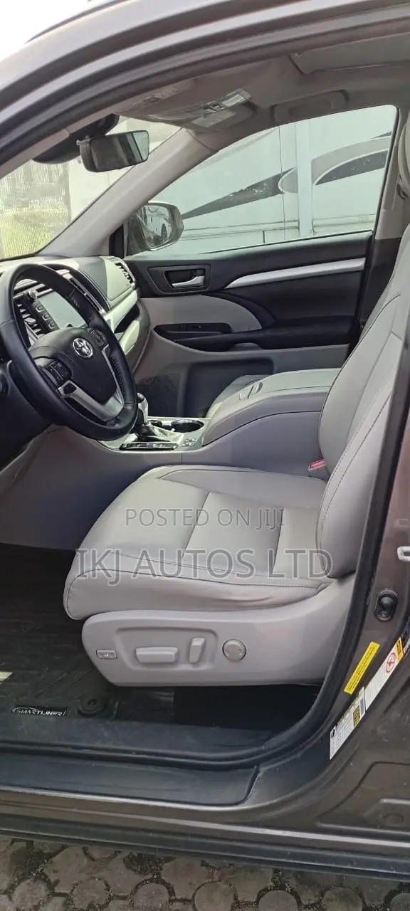 Toyota Highlander 2018 Beige