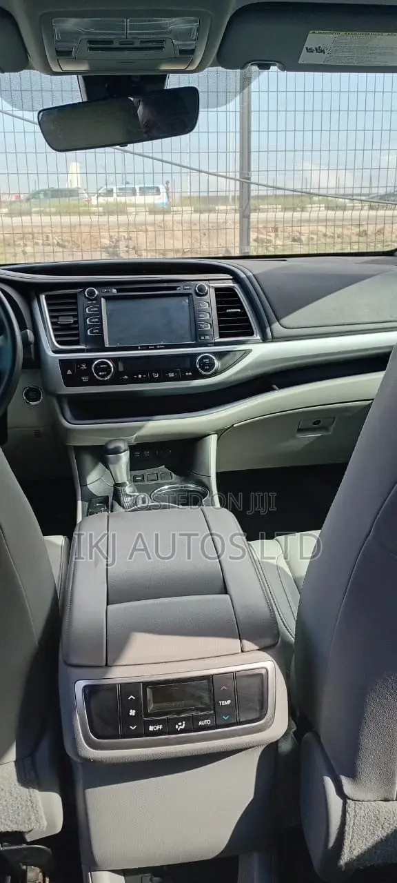 Toyota Highlander 2018 Beige