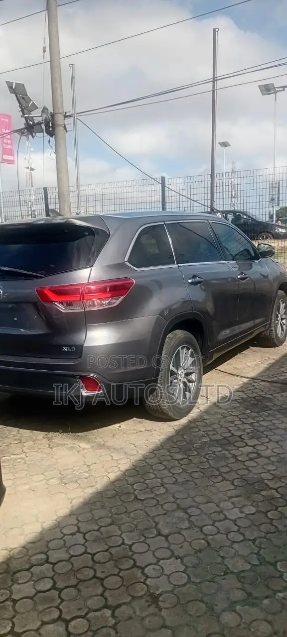Toyota Highlander 2018 Beige