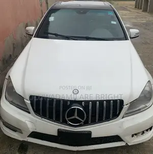 Mercedes-Benz C300 Sport 4Matic Sedan AWD (3.0L 6cyl 7A) 2011 White