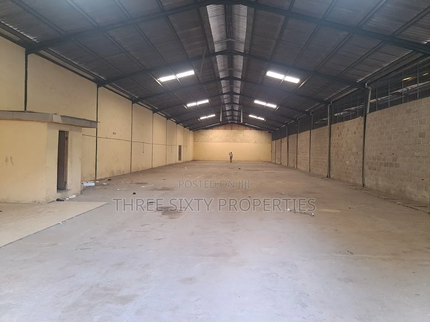 Warehouse With Spacious Compound
