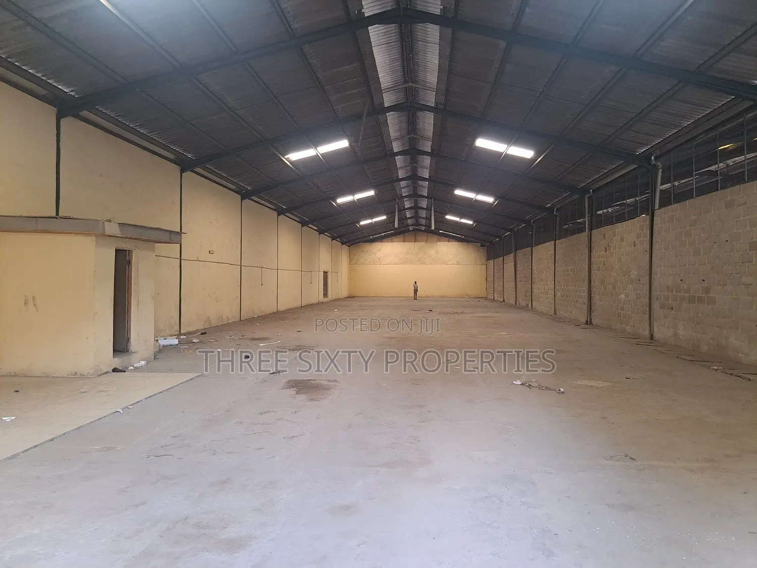 Warehouse With Spacious Compound