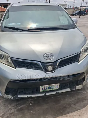 Toyota Sienna 2012 Silver