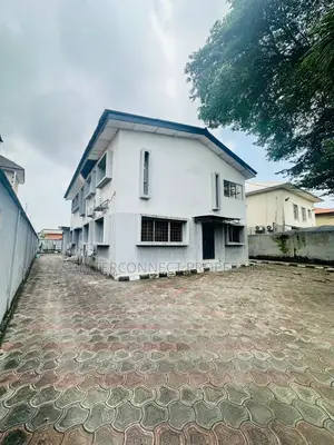 1bdrm Apartment in Lekki Phase 1 for rent