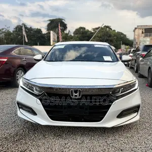 Honda Accord Sport (2.0L 4cyl Turbo 10A) 2019 White