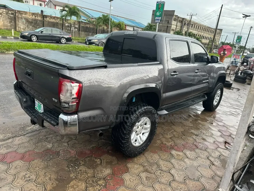 Toyota Tacoma 2017 Gray