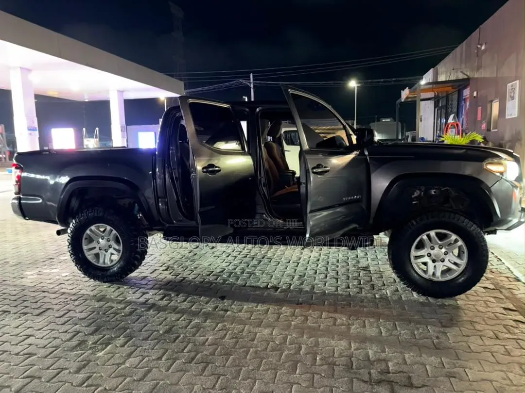 Toyota Tacoma 2017 Gray