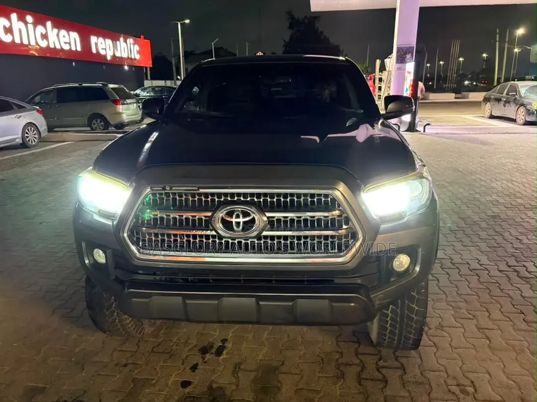 Toyota Tacoma 2017 Gray