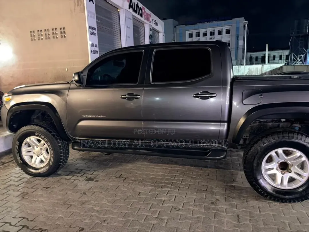 Toyota Tacoma 2017 Gray