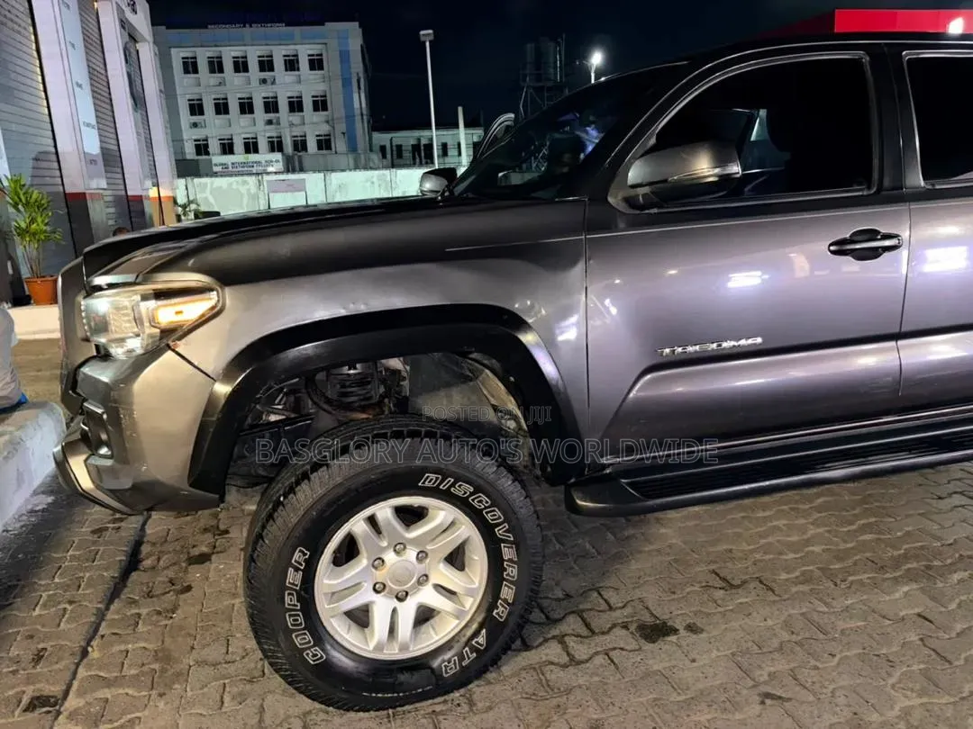 Toyota Tacoma 2017 Gray