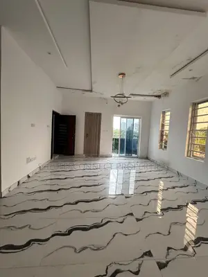 2bdrm Apartment in Lekki Phase 1 for rent