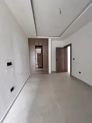 2bdrm Apartment in Lekki Phase 1 for rent