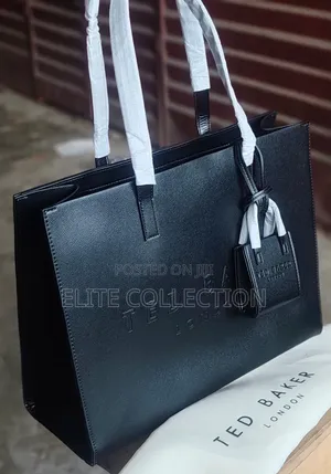 2 in 1 Ted Baker Patent Tote Bag
Available as Seen Top Notch Quality