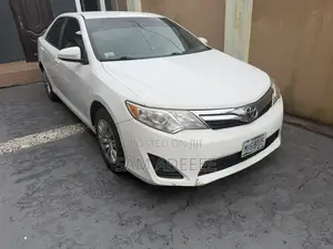 Toyota Camry LE 4dr Sedan (2.5L 4cyl 6A) 2013 White