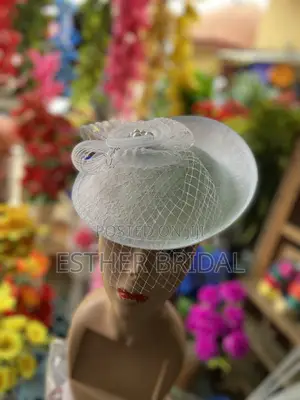 Elegant Bridal Fascinator for Brides
