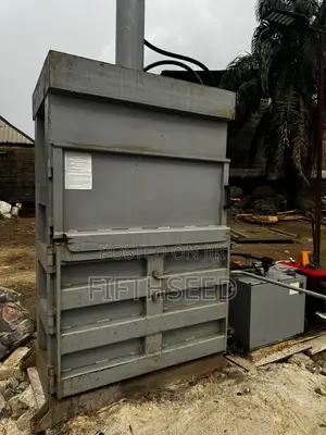 Baling/Compressing Machine Powered by Diesel Engine