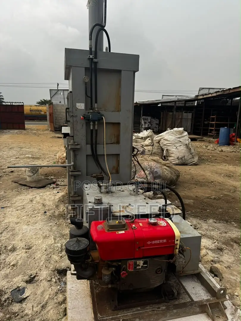 Baling/Compressing Machine Powered by Diesel Engine